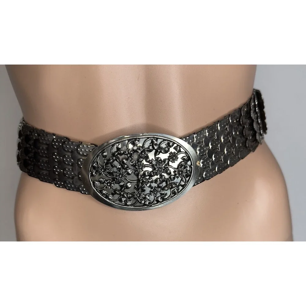 The Unbranded Brand women silver